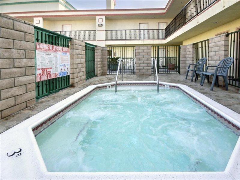 Ramada By Wyndham Marina Del Rey Hotel Exterior foto