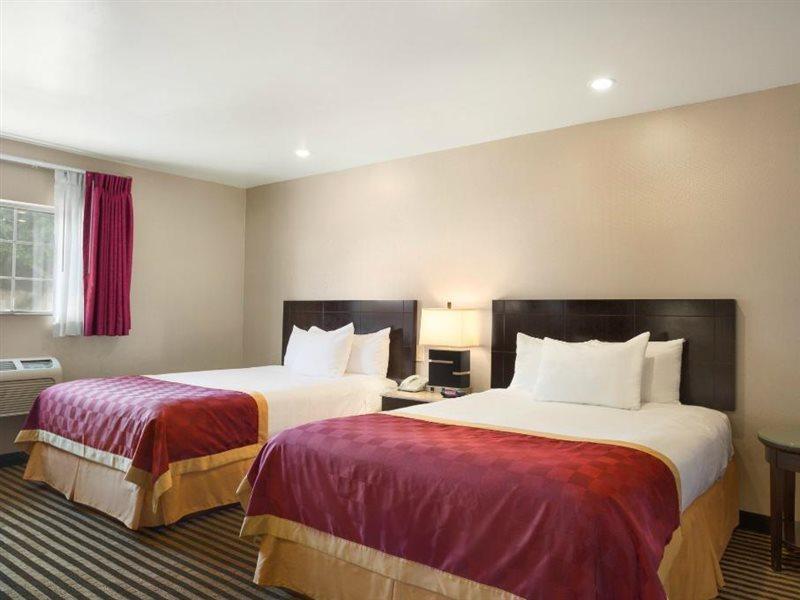 Ramada By Wyndham Marina Del Rey Hotel Exterior foto